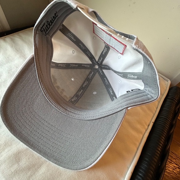 Used Titleist Pro V1 & Foot-Joy Golf Hat - White - Picture 5 of 6